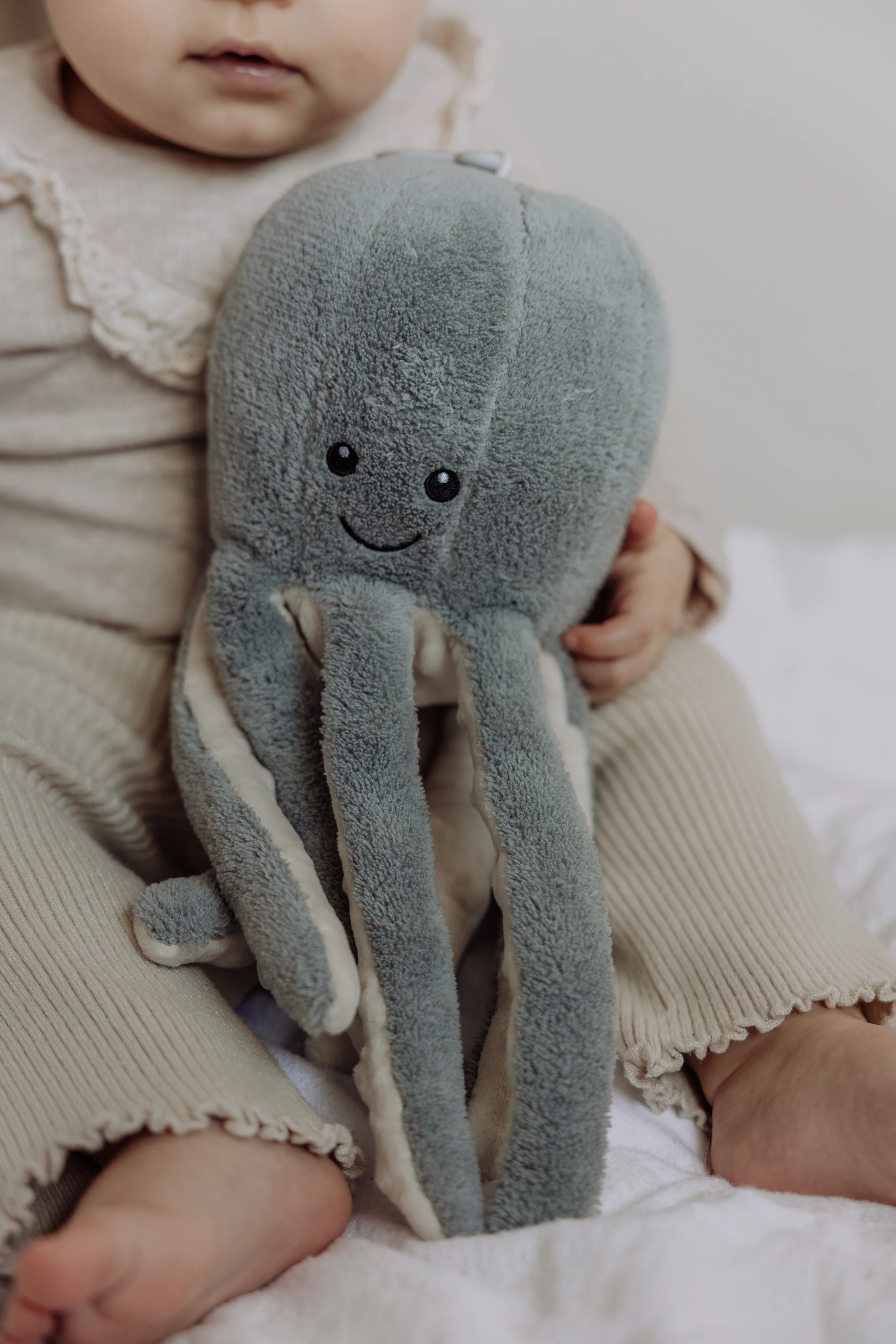 Flow Amsterdam Olly (Sea grey) - Rechargeable Heartbeat Comforter