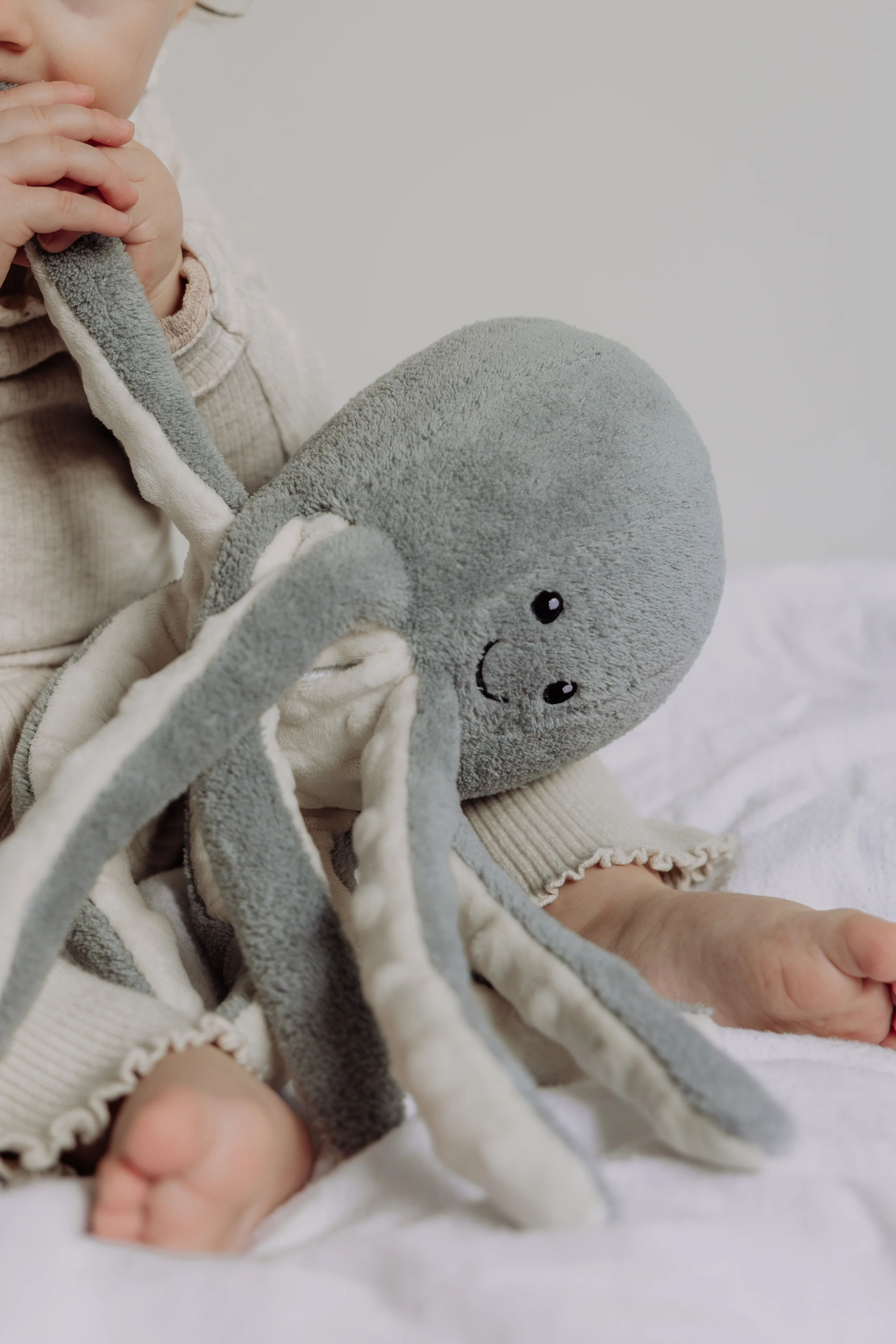 Flow Amsterdam Olly (Sea grey) - Rechargeable Heartbeat Comforter