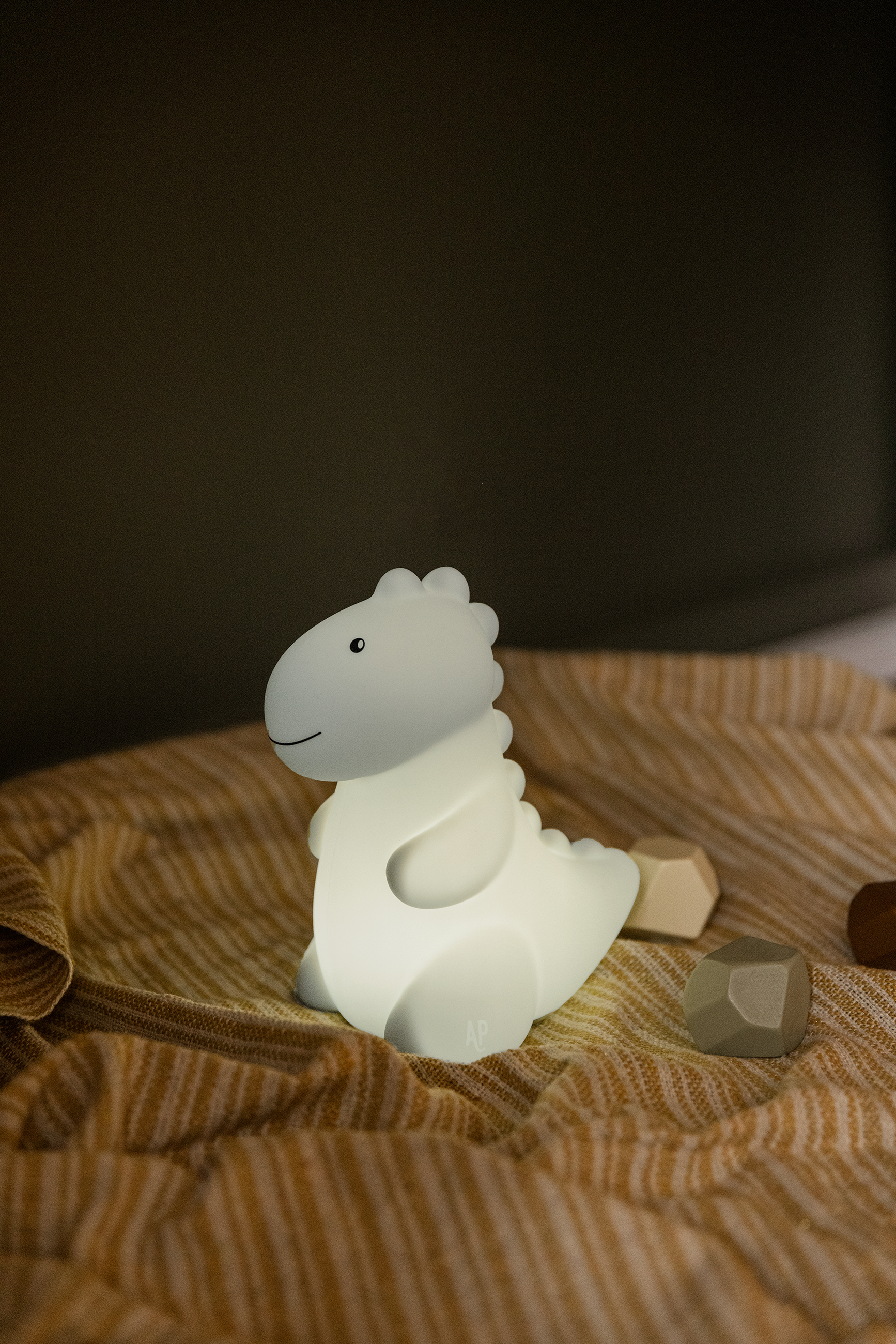 Atelier Pierre Jeroom Dino Sage Nachtlampe wiederaufladbar Höhe 20 cm