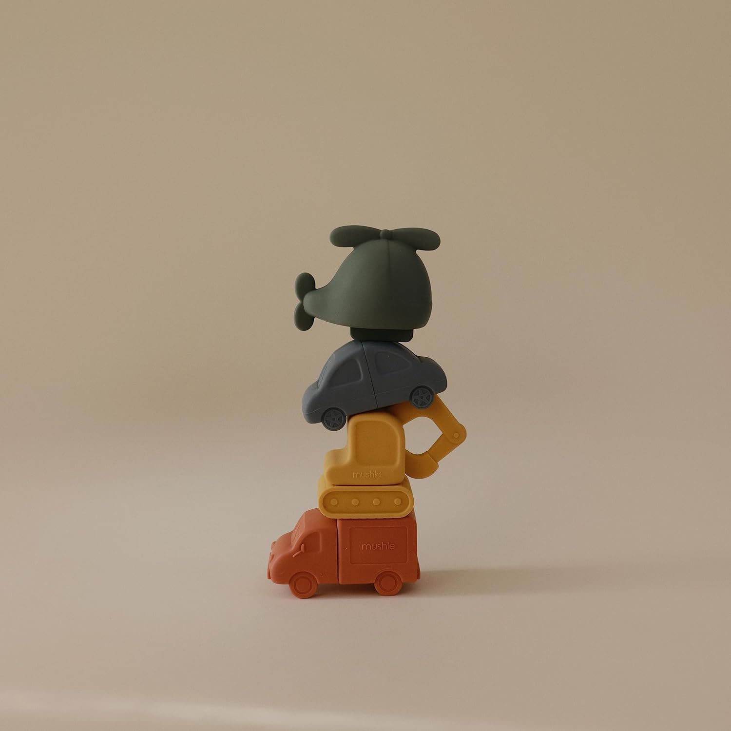 Mushie Vehicles Bath Play Set- Badewannenspielzeug Auto Hubschrauber Bagger 4 Teile 