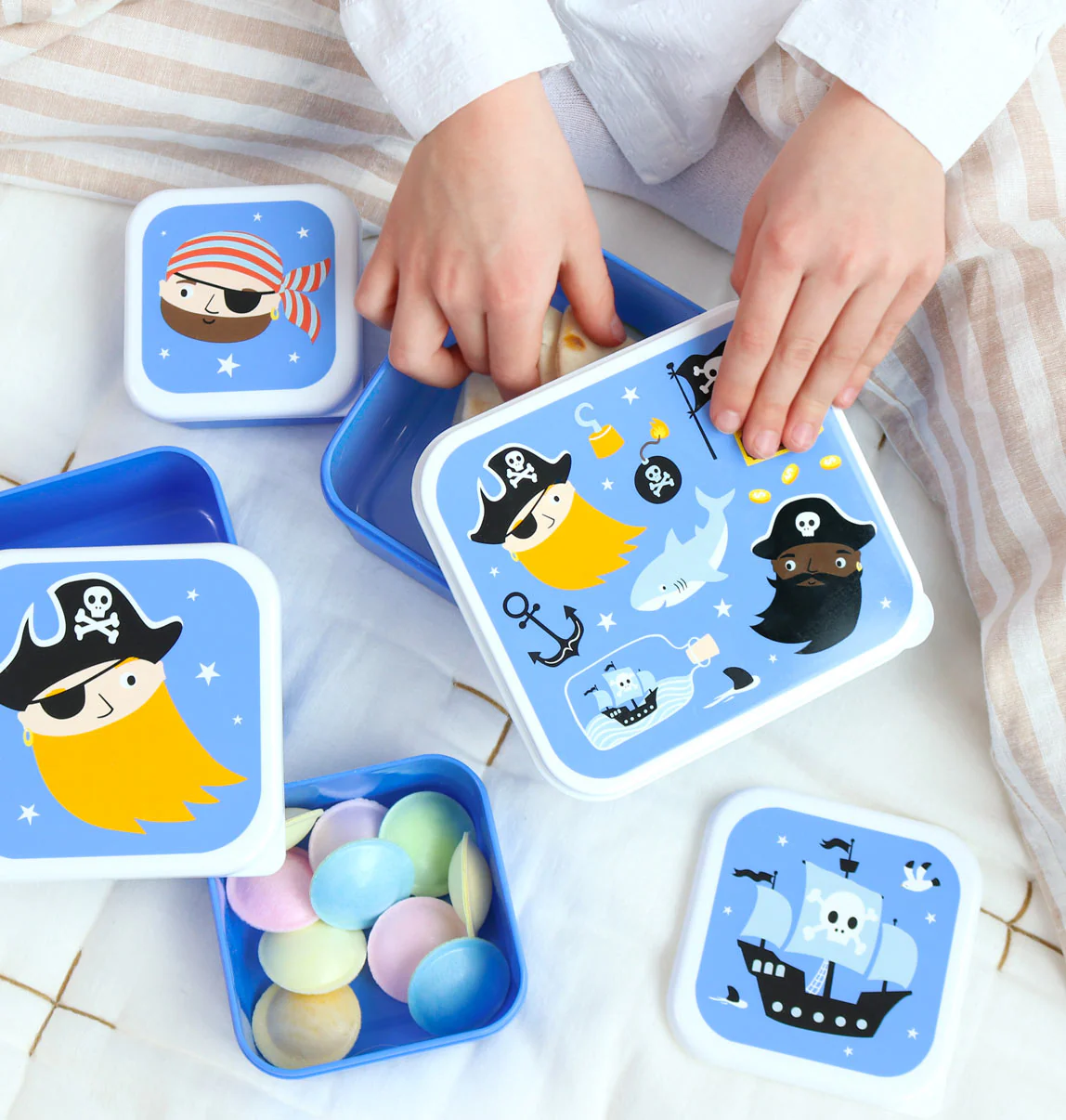 A Little Lovely Company  Brot- und Snackdosen 4er Set Piraten     