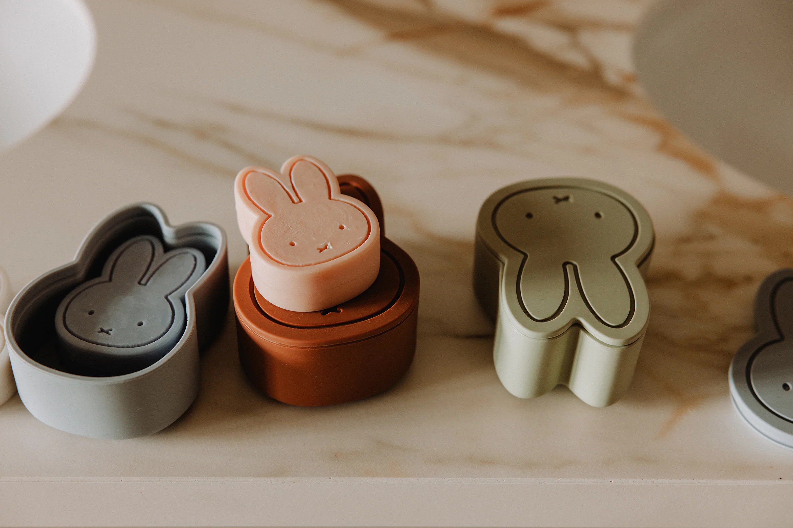 Atelier Pierre Miffy Seife und Seifendose mit Geschenkverpackung - Powder