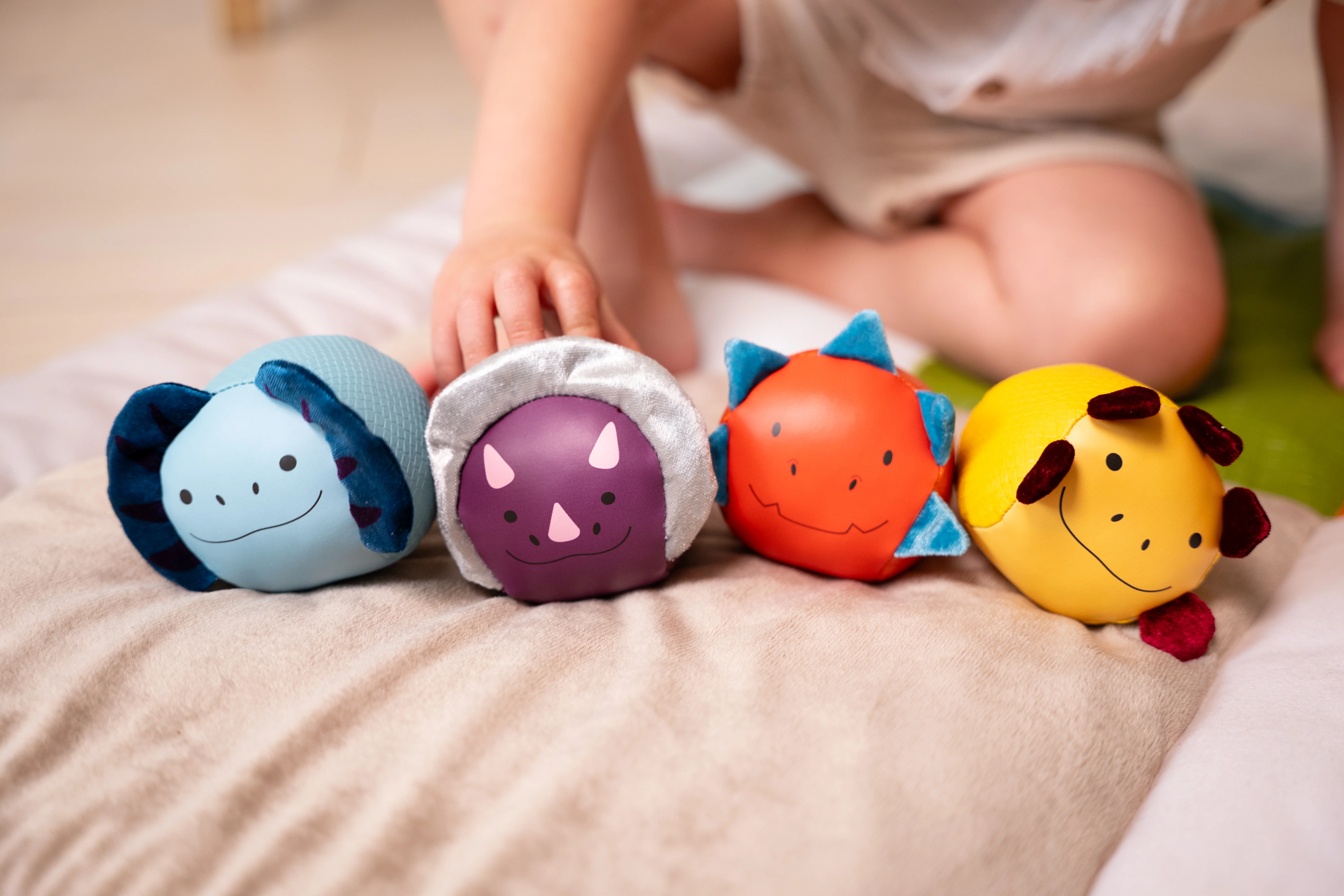 little big friends Sensory Ball Spielzeug für baby, 4er Set.  Dino Friends