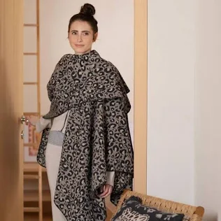 David Fussenegger Poncho Decke Leo Farbe Anthrazit 140x70cm