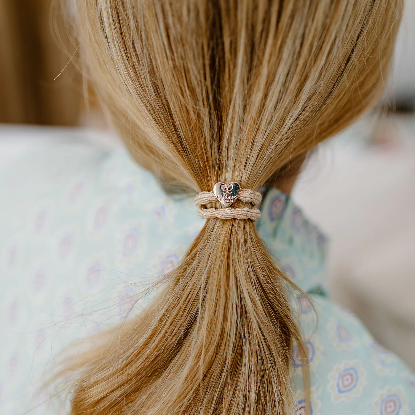 ByEloise Metallic Gold Heart - Haargummi   
