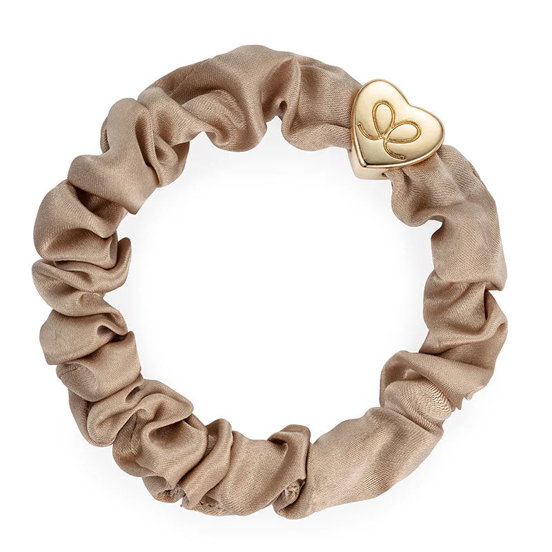 by Eloise Silk Scrunchie · Sand · Haargummi 