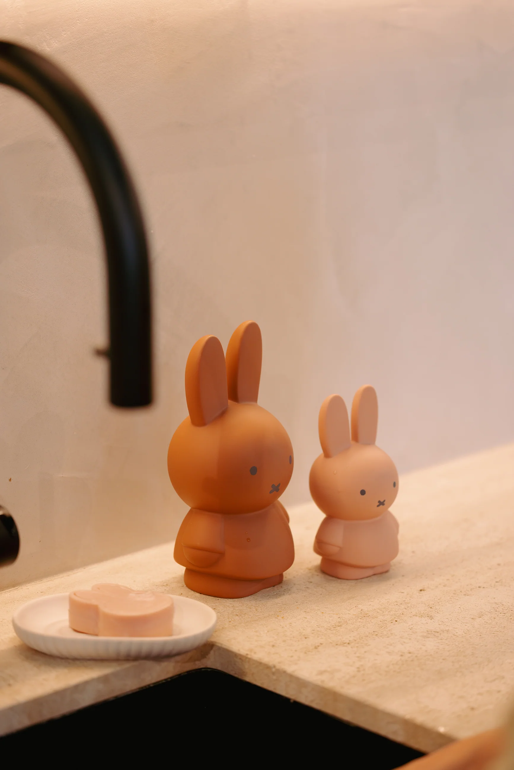 Atelier Pierre Miffy Money Box - Miffy Hase Spardose  Höhe 19 cm Sand