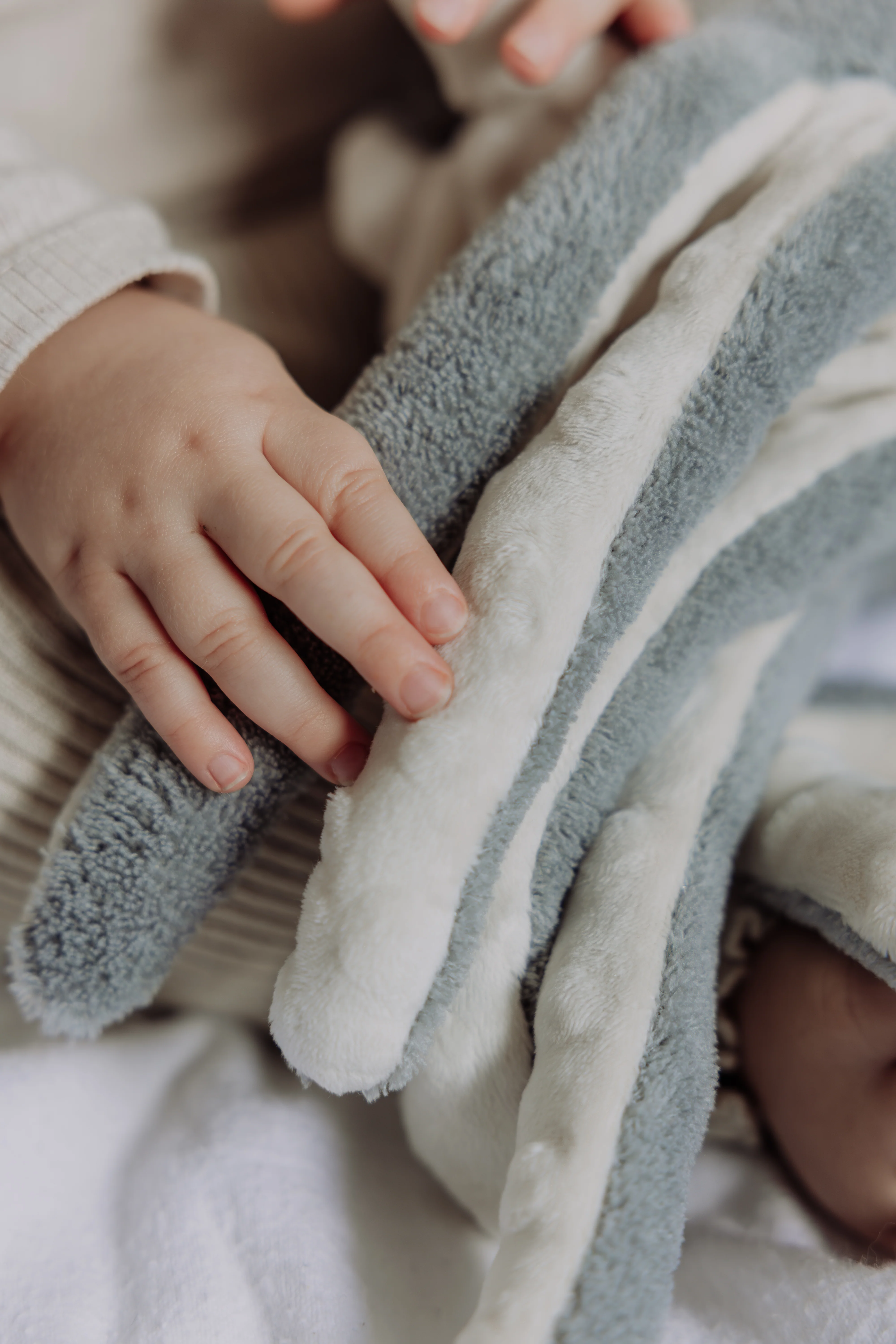 Flow Amsterdam Olly (Sea grey) - Rechargeable Heartbeat Comforter