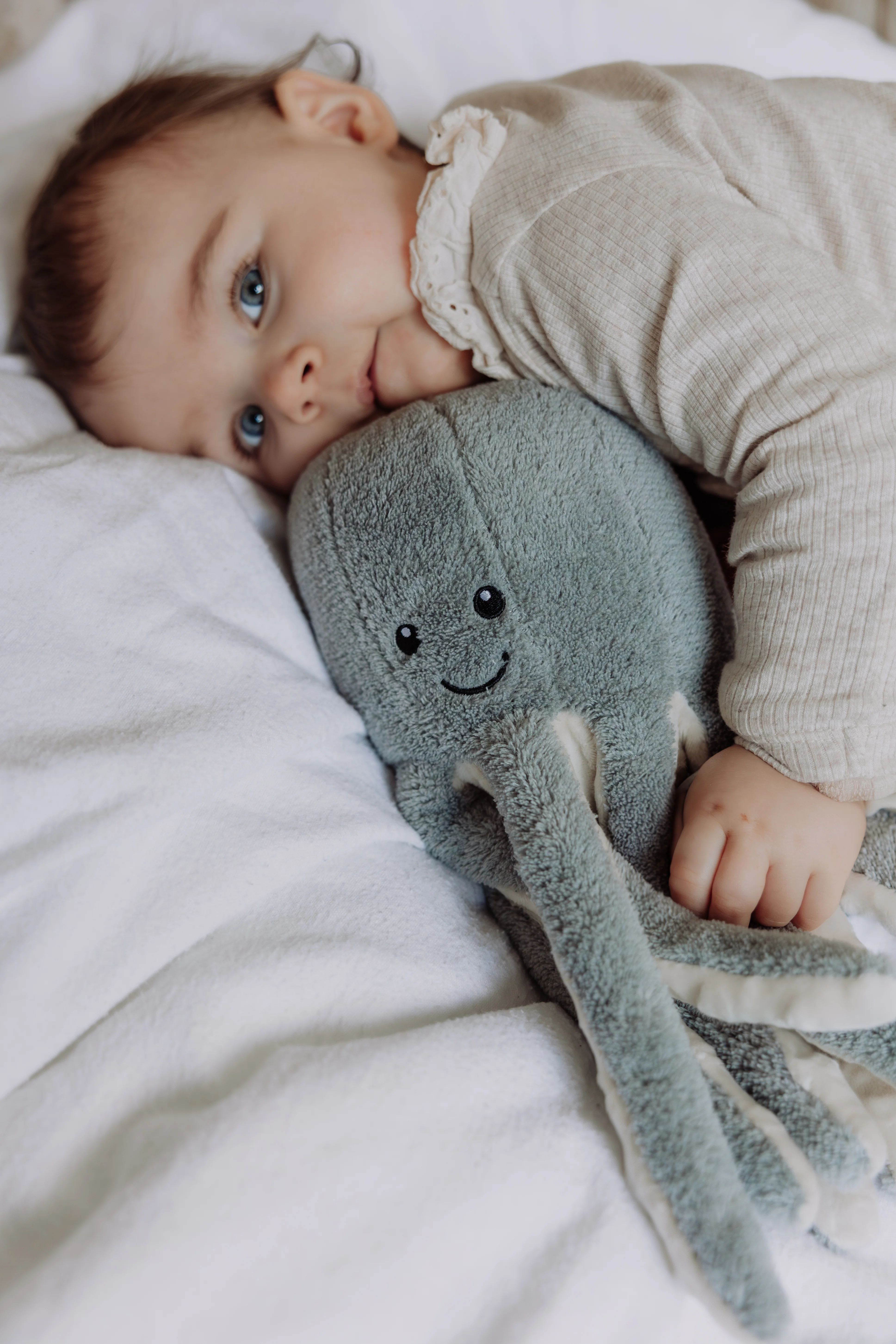 Flow Amsterdam Olly (Sea grey) - Rechargeable Heartbeat Comforter